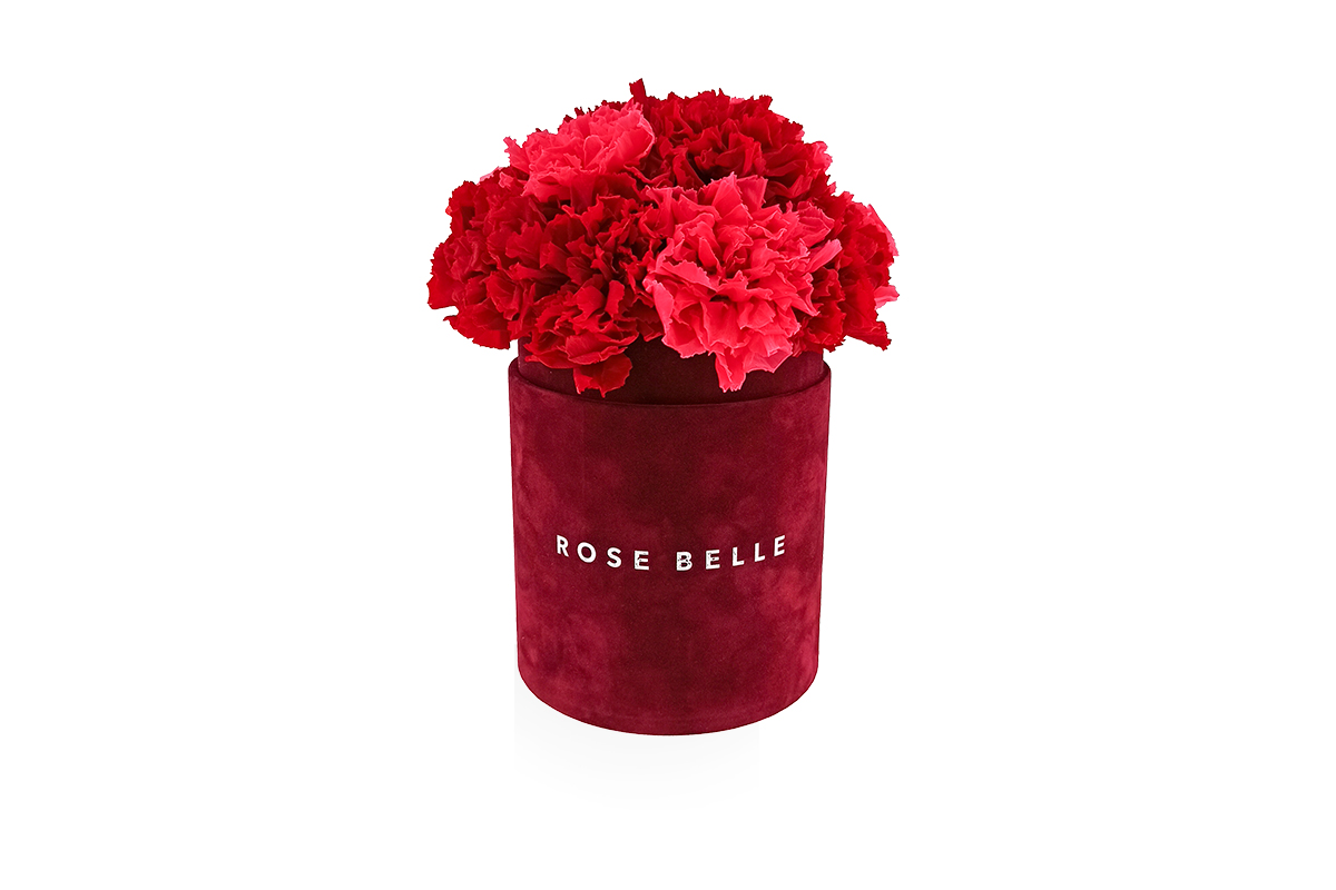Rose Belle Box S bordowy DeLuxe z czerwonymi goździkami
